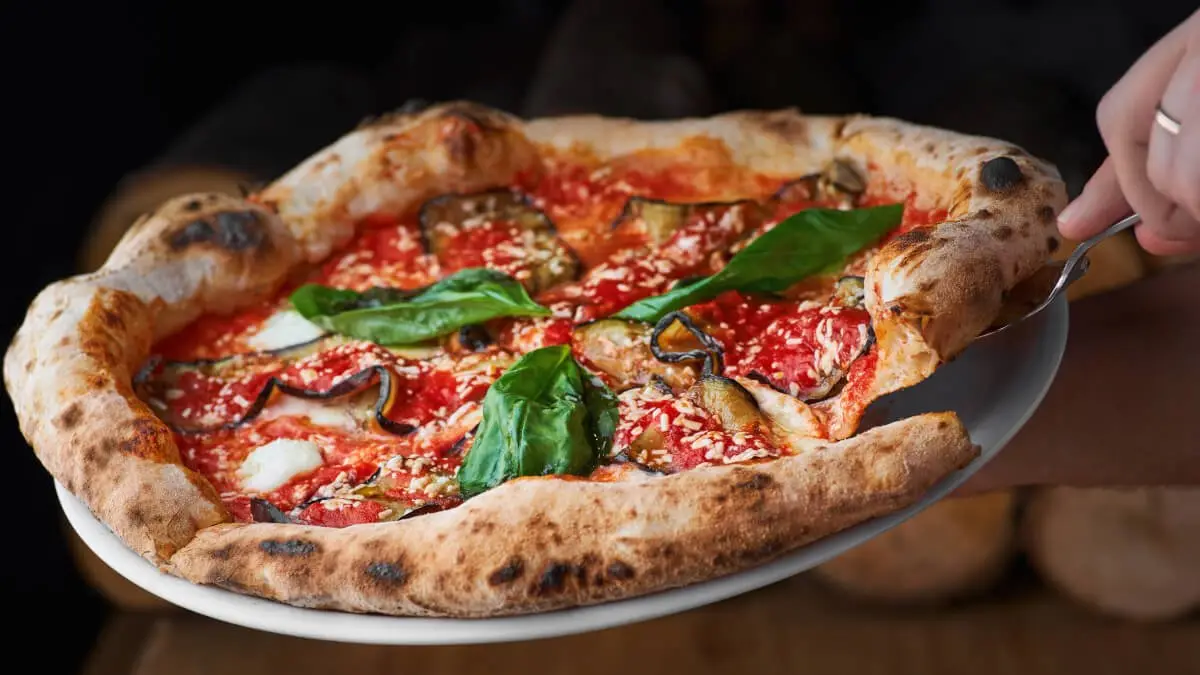 Så gör du napolitansk pizzadeg