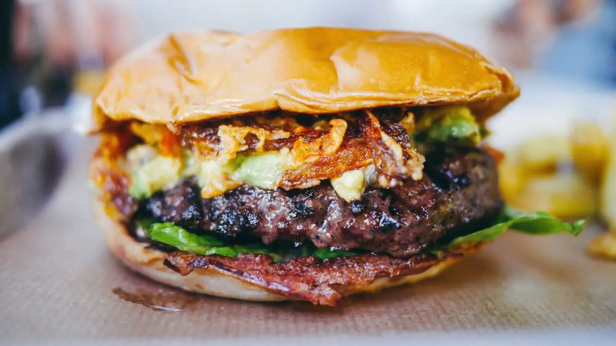 Så gör du smash burgers